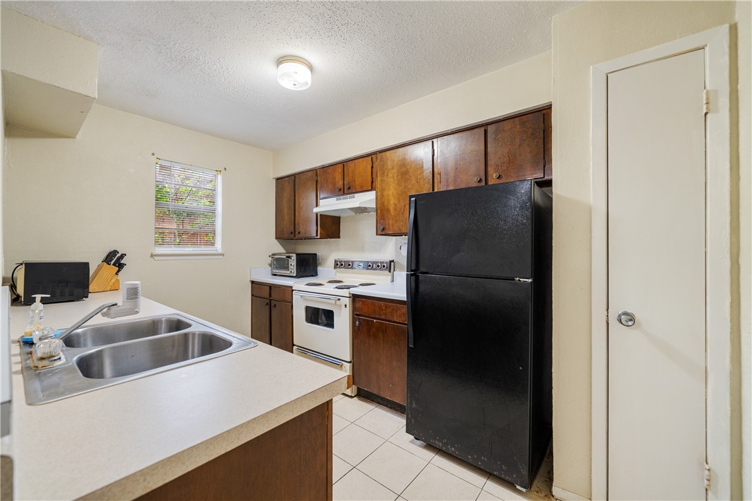1011 Ennis Joslin 137 Property Photo 6