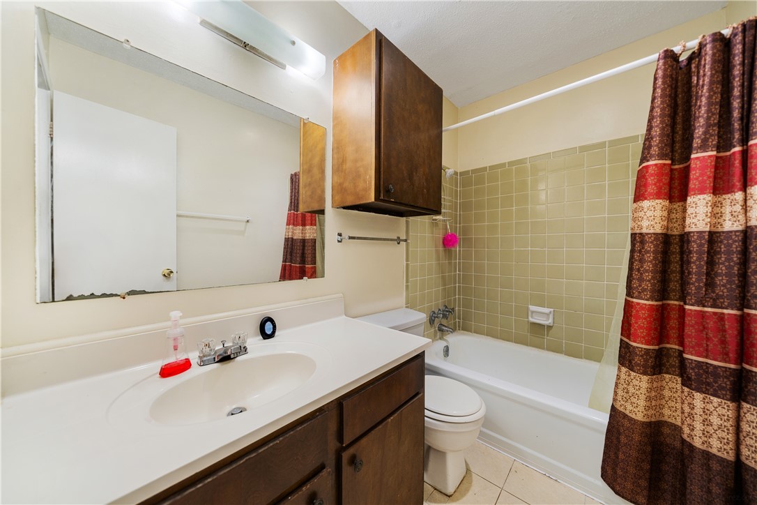 1011 Ennis Joslin 137 Property Photo 12