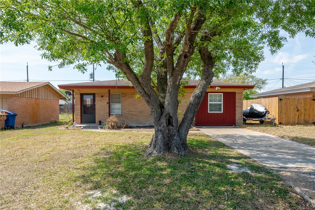 637 Bel Air Dr Property Photo