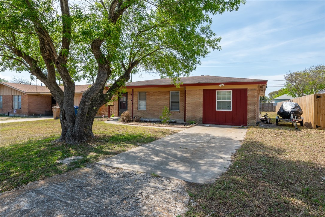 637 Bel Air Dr Property Photo 2
