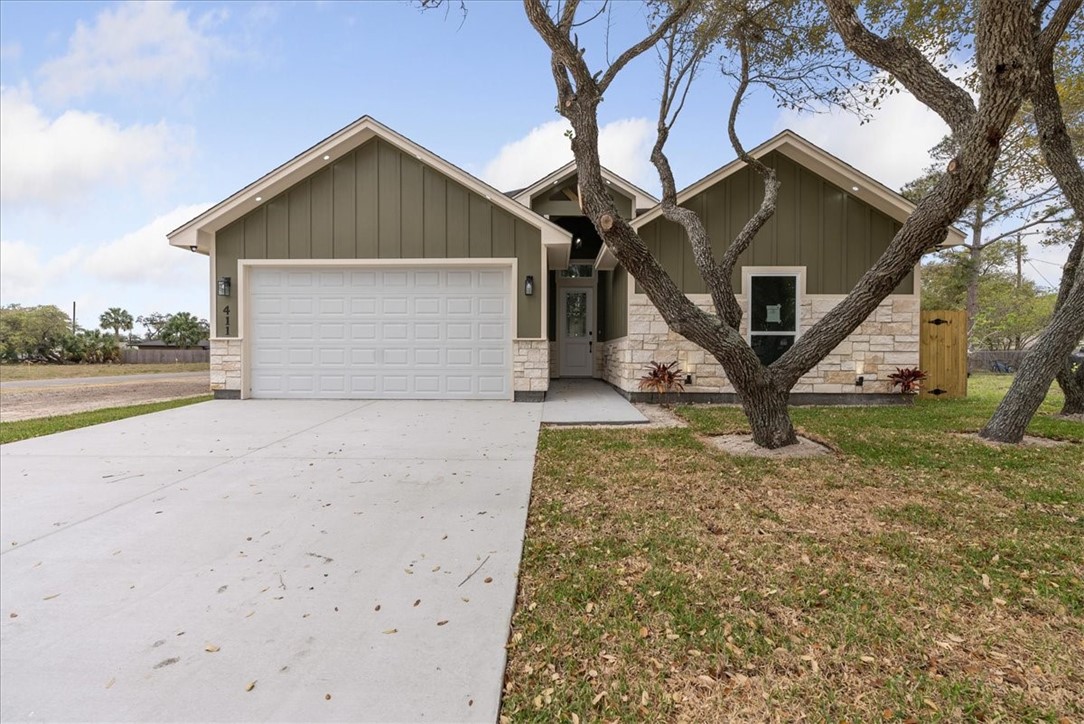 411 Magnolia W Property Photo