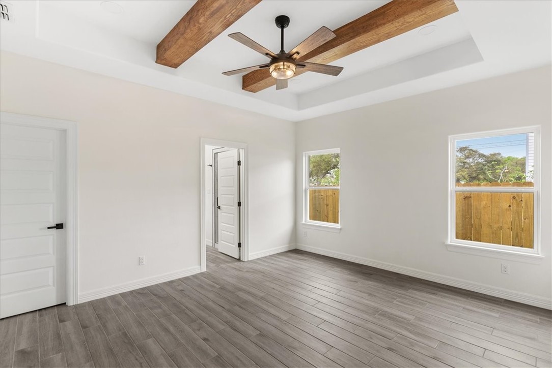 411 Magnolia W Property Photo 14