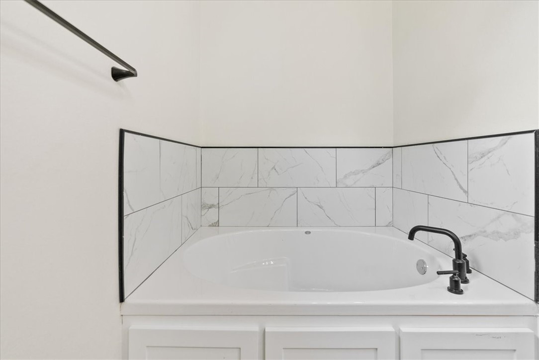 411 Magnolia W Property Photo 18
