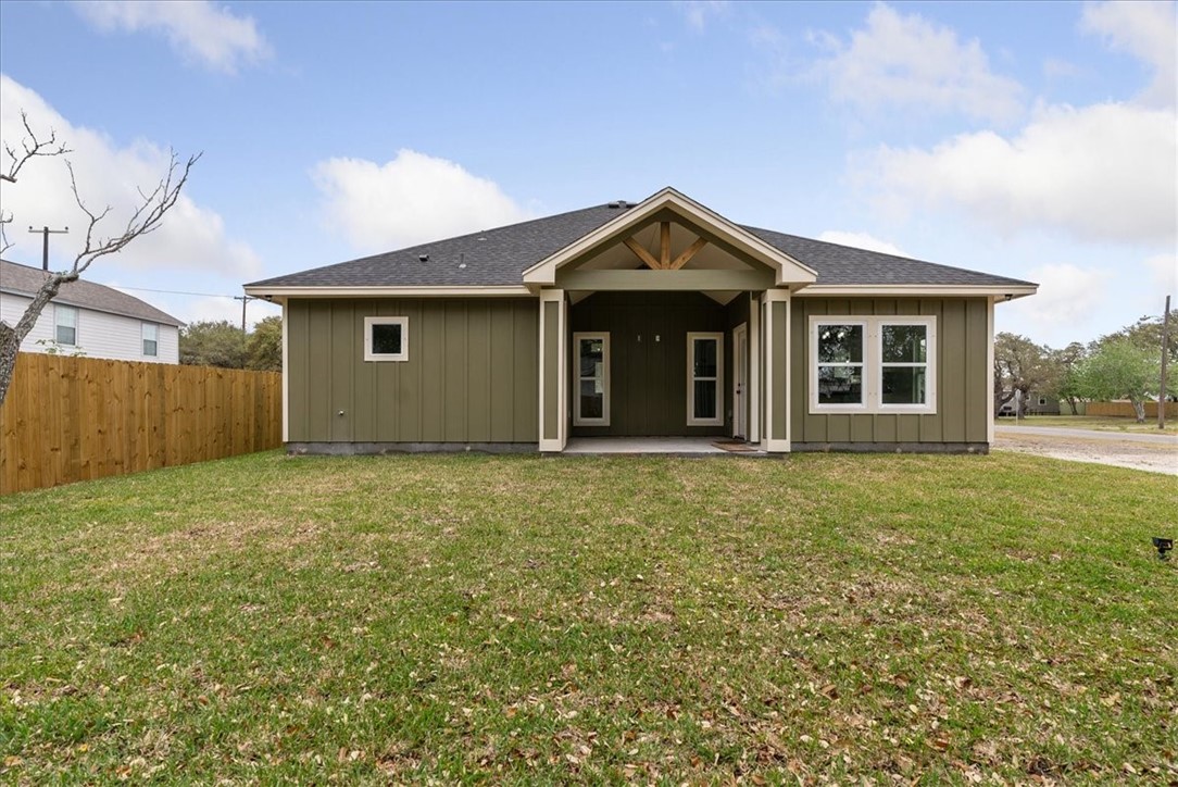 411 Magnolia W Property Photo 24