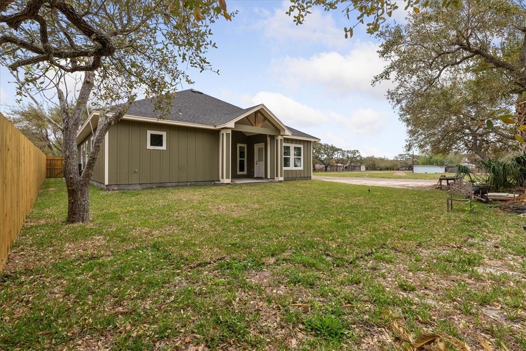 411 Magnolia W Property Photo 25