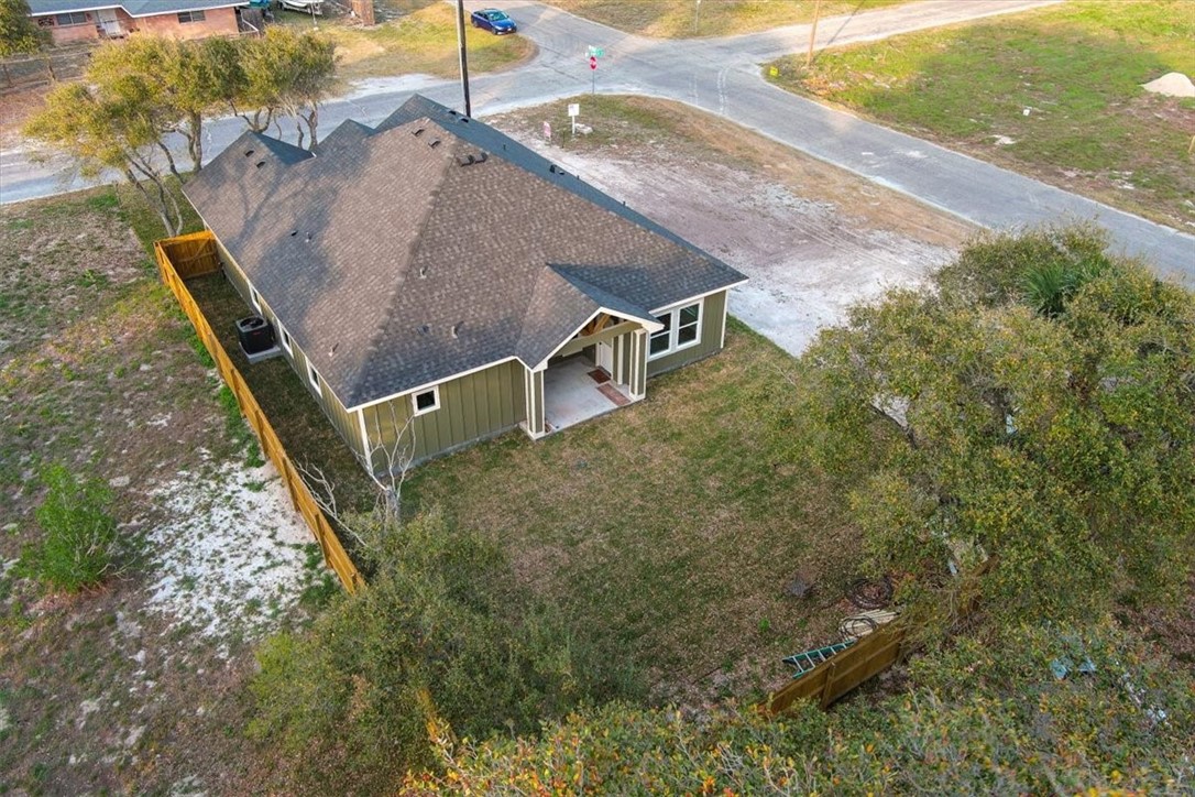 411 Magnolia W Property Photo 26
