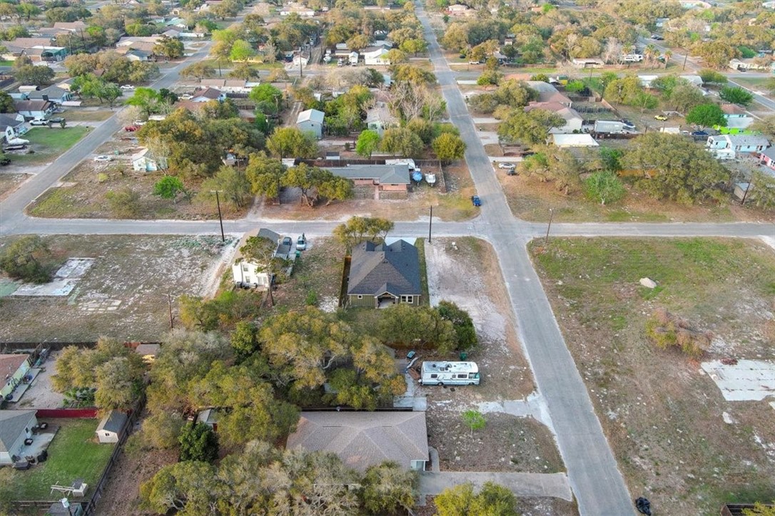 411 Magnolia W Property Photo 27