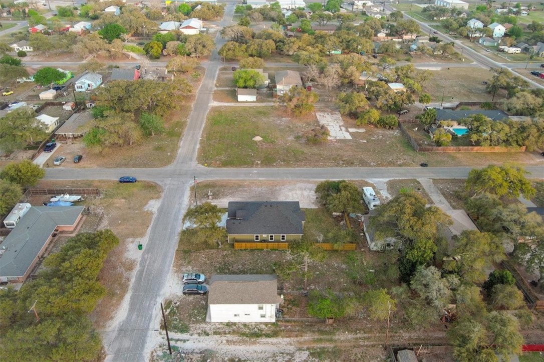 411 Magnolia W Property Photo 28
