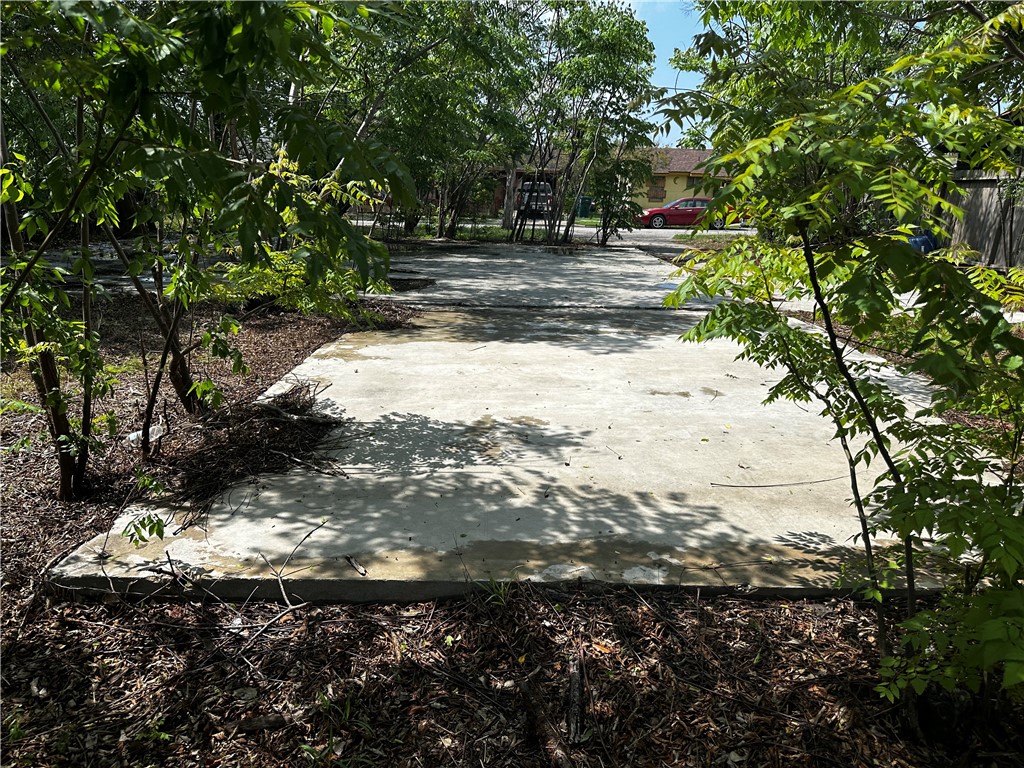 1526 Valencia Dr Property Photo 4
