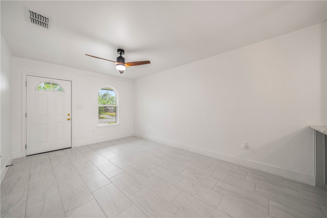 6325 Beechwood Dr Property Photo 4