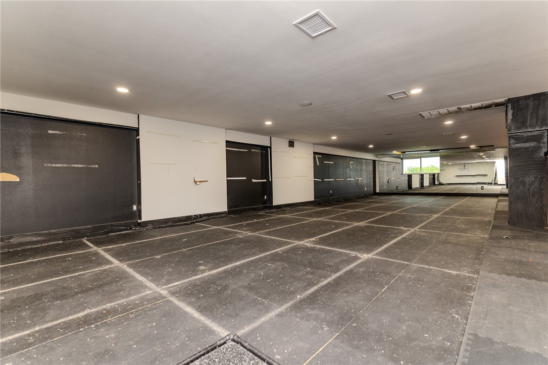 2510 London Pirate 33 Property Photo 10