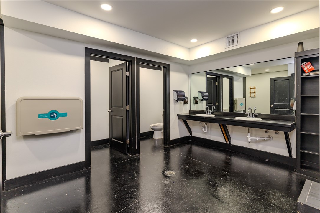 2510 London Pirate 33 Property Photo 14