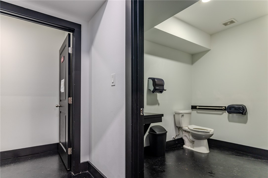 2510 London Pirate 33 Property Photo 15