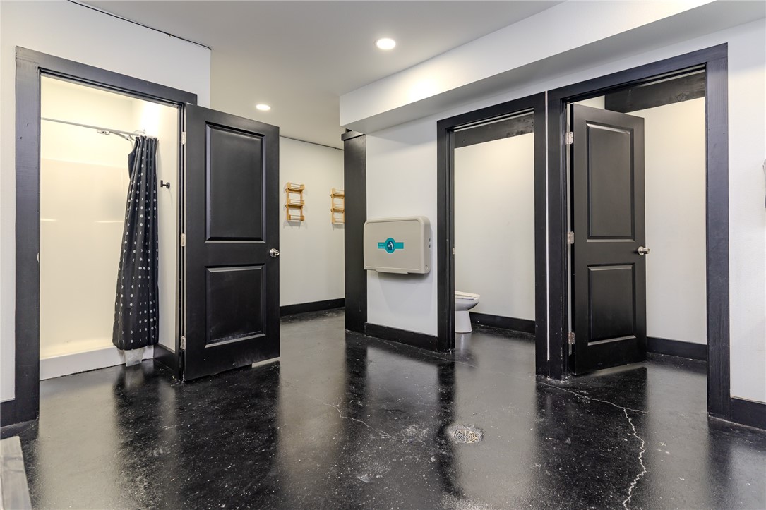 2510 London Pirate 33 Property Photo 17