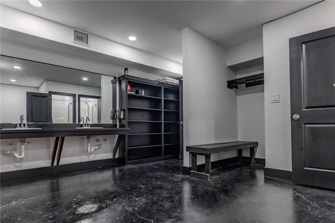 2510 London Pirate 33 Property Photo 18
