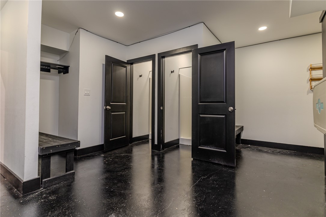 2510 London Pirate 33 Property Photo 19