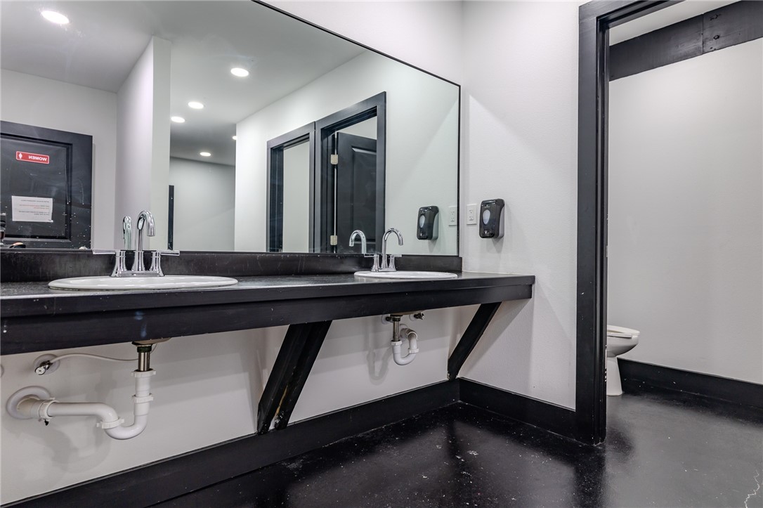 2510 London Pirate 33 Property Photo 21