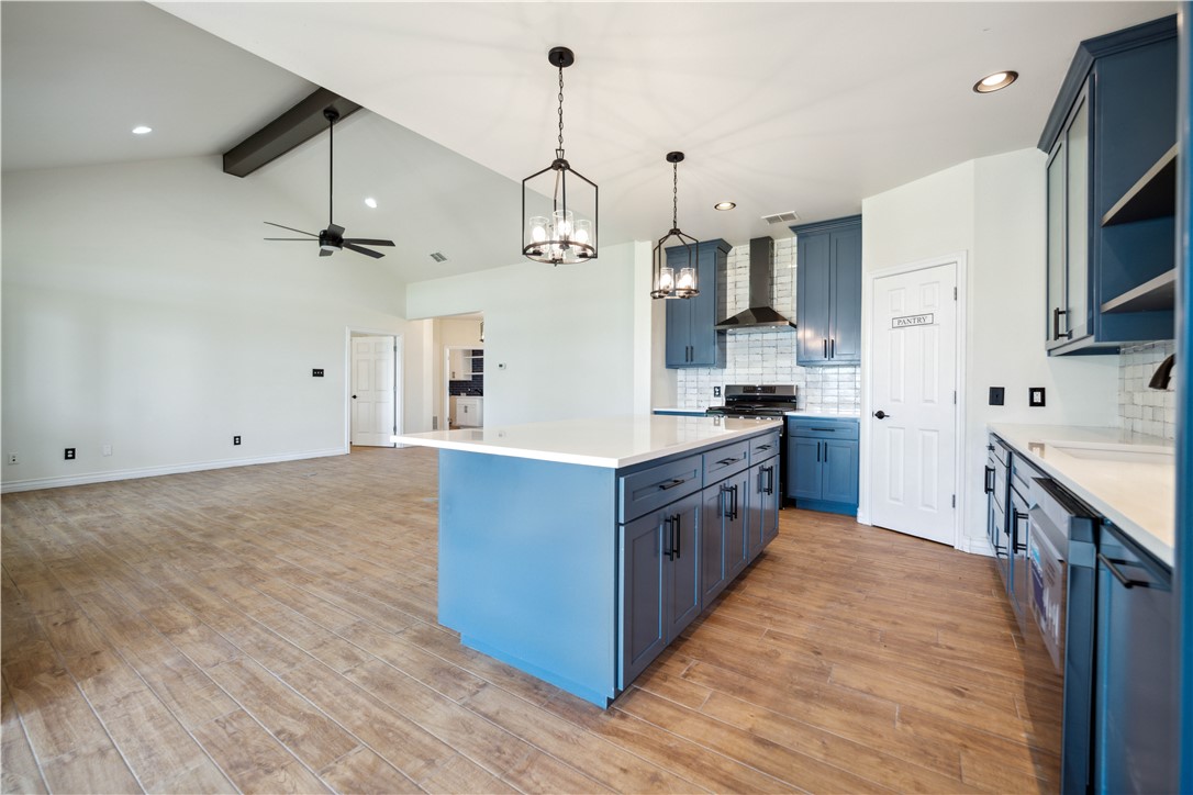 125 Hilltop Circ Property Photo 6