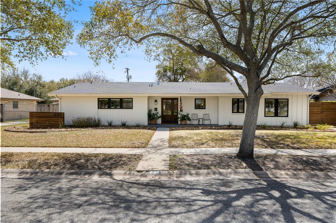 441 Dolphin Pl Property Photo