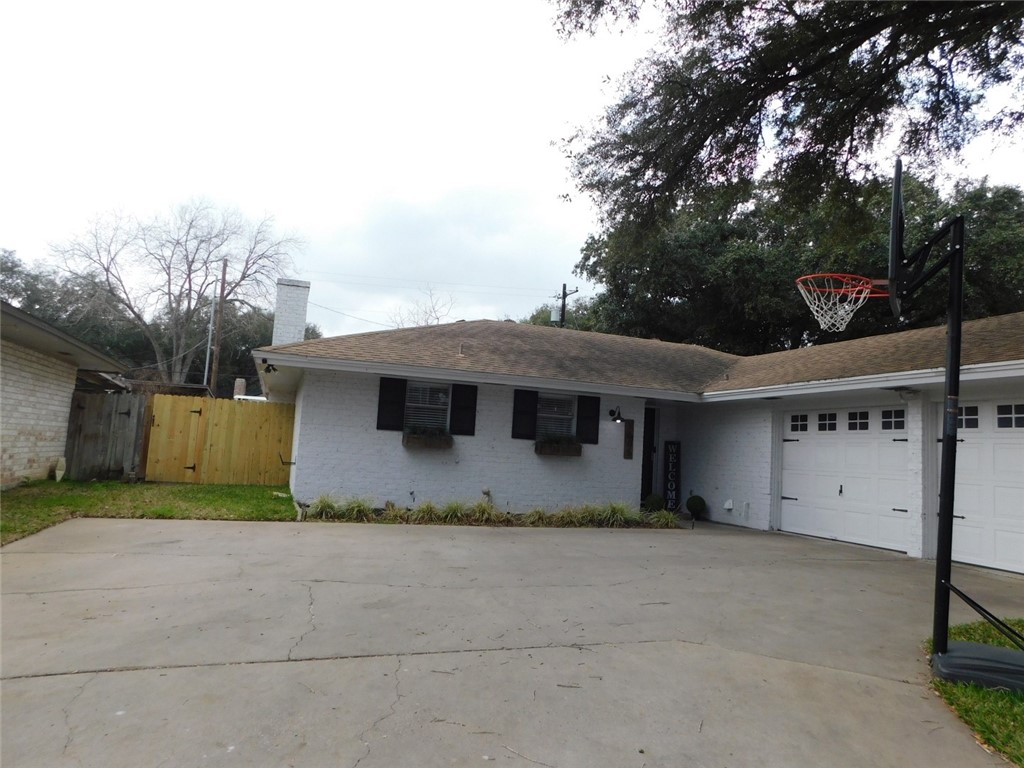 1605 Delwood Property Photo 3