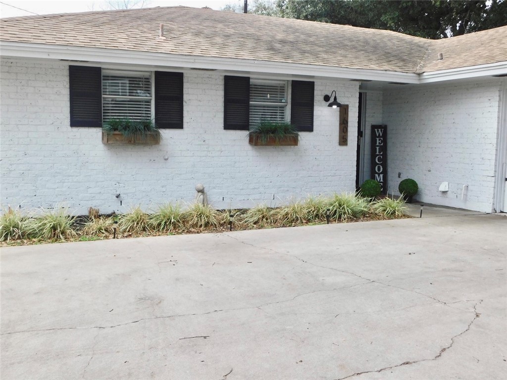 1605 Delwood Property Photo 5