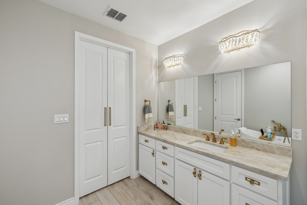 108 Bay Harbor Dr Property Photo 14
