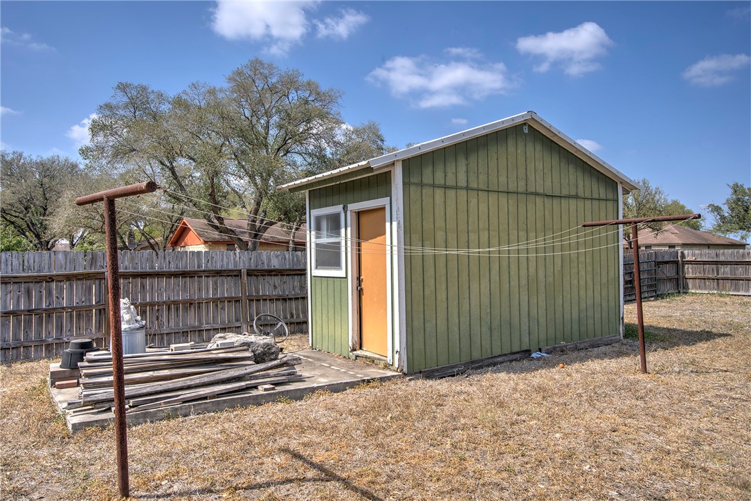 408 Grace St Property Photo 34