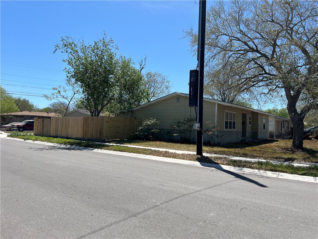 401 Stages Dr Property Photo 2