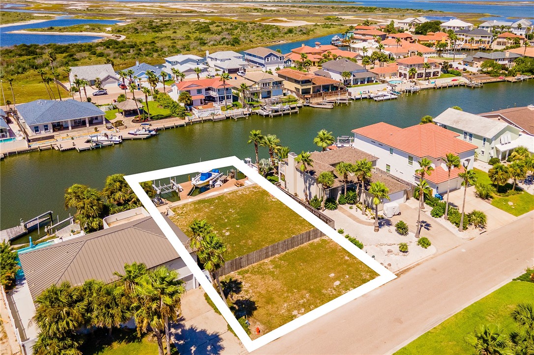 359 Mustang Blvd Property Photo 4