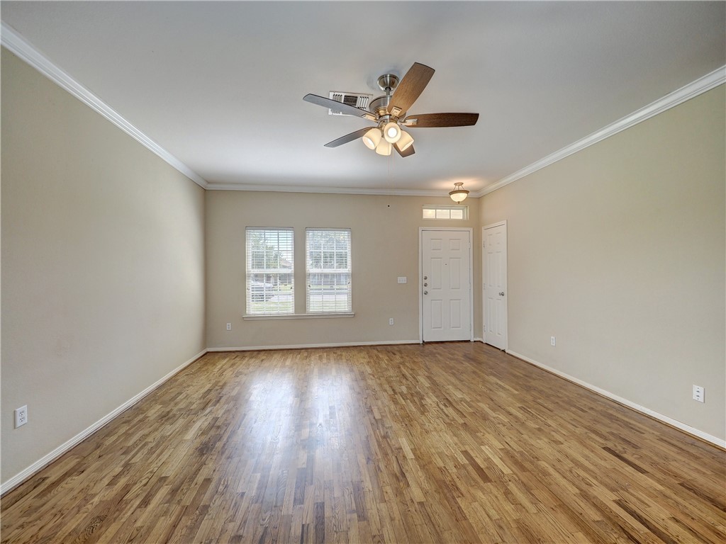 1022 Livermore St Property Photo 3
