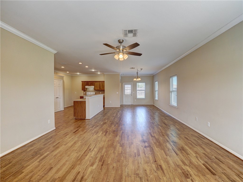 1022 Livermore St Property Photo 4