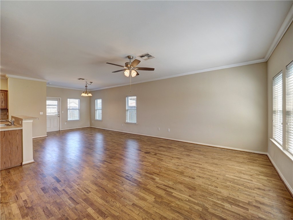1022 Livermore St Property Photo 6