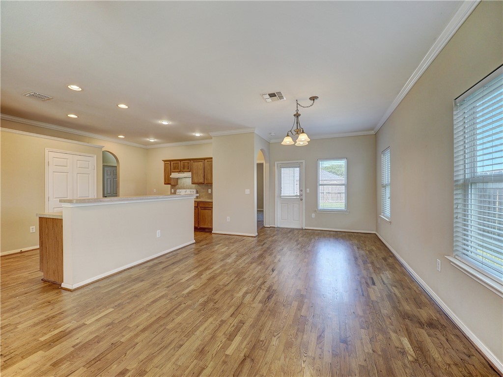 1022 Livermore St Property Photo 7