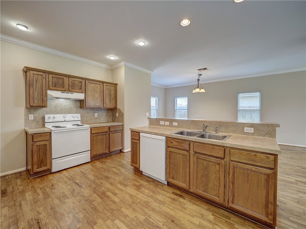 1022 Livermore St Property Photo 10
