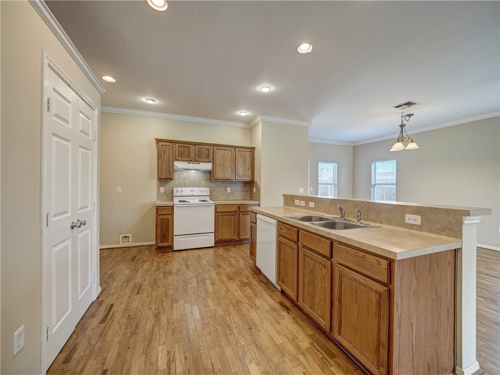 1022 Livermore St Property Photo 11