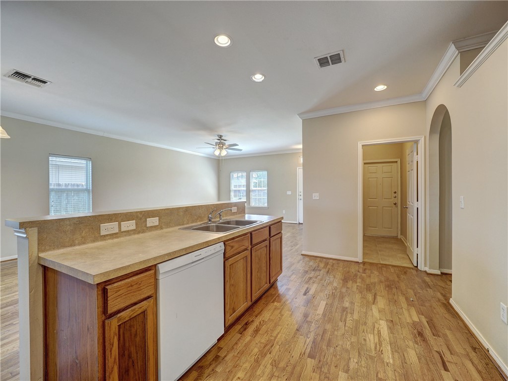 1022 Livermore St Property Photo 12