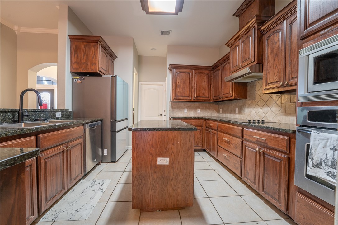 6822 Old Square Road Property Photo 8