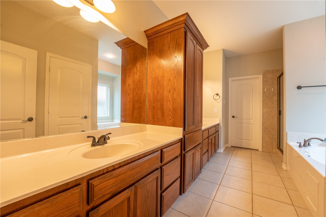 6822 Old Square Road Property Photo 18