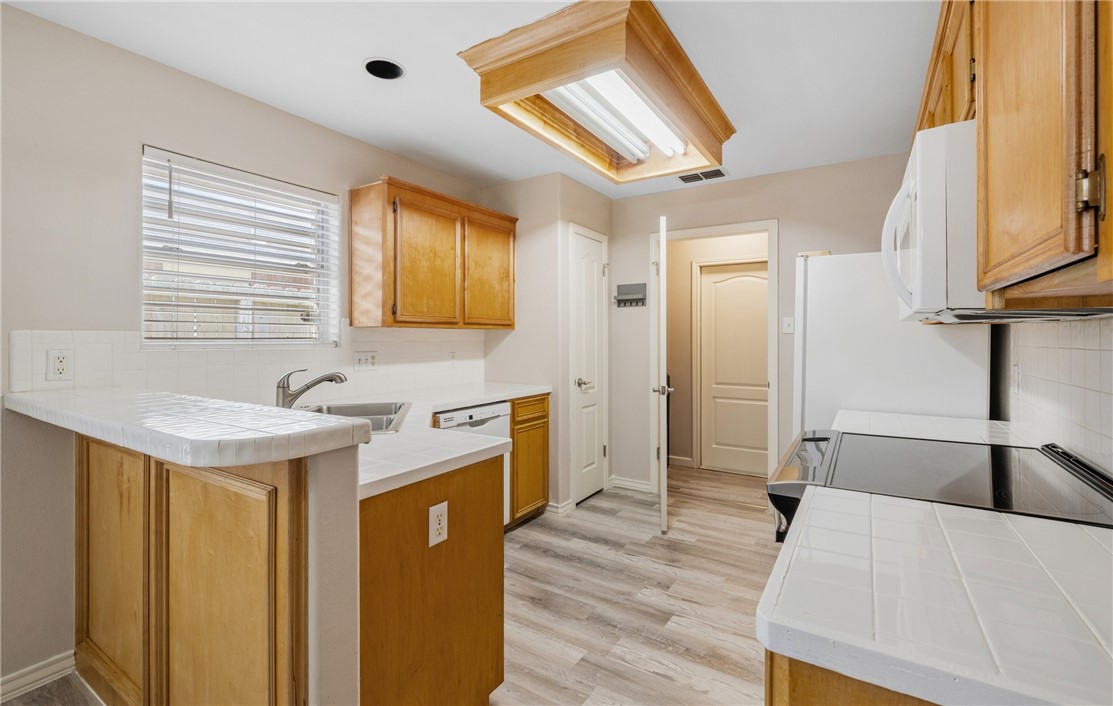 4222 Holly Ridge Dr Property Photo 4