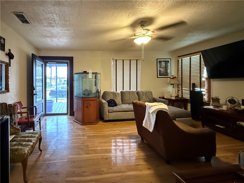 1509 Harry Property Photo 5