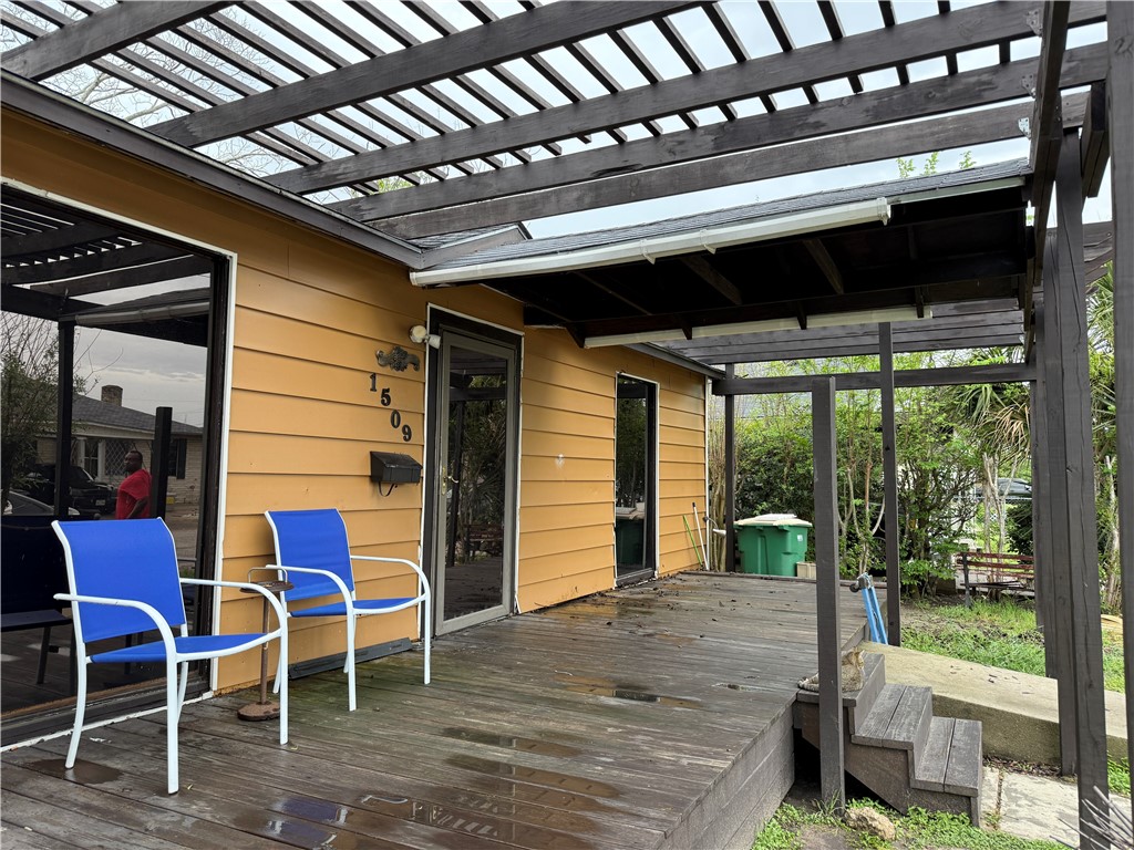 1509 Harry Property Photo 8