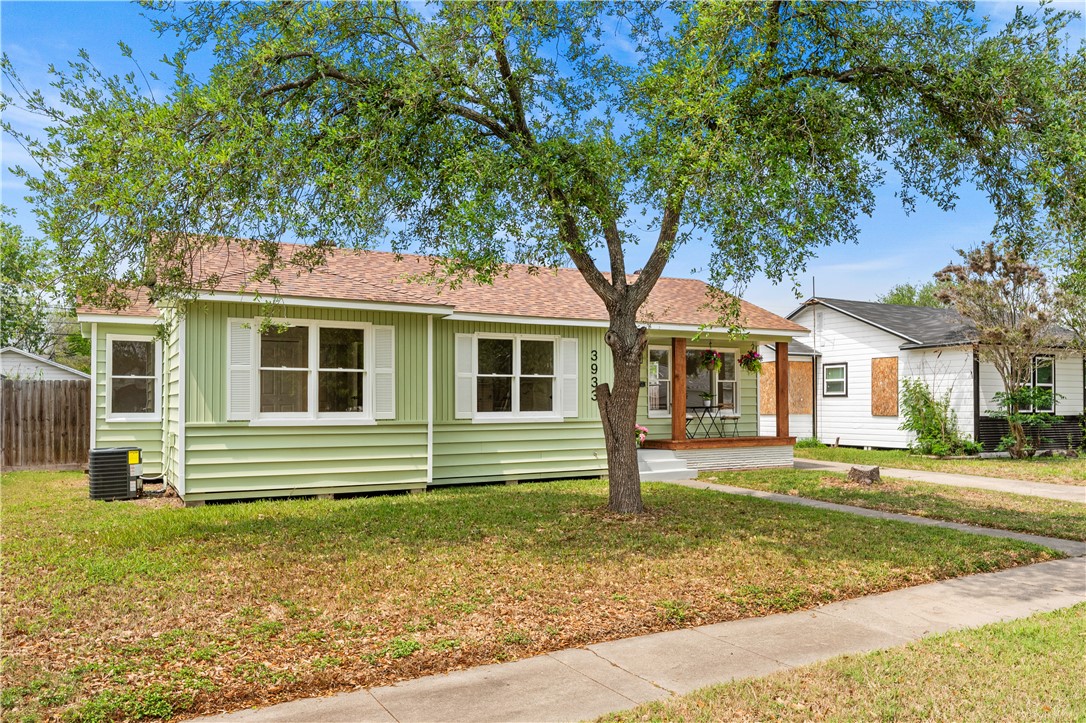 3933 Lowman St Property Photo 3