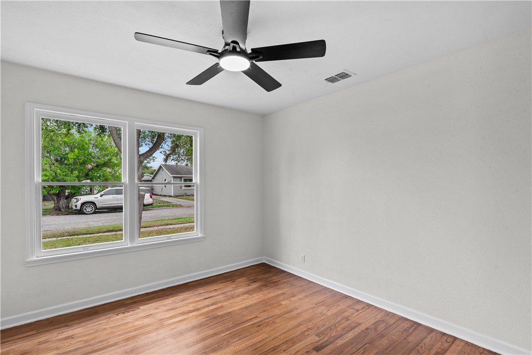 3933 Lowman St Property Photo 14