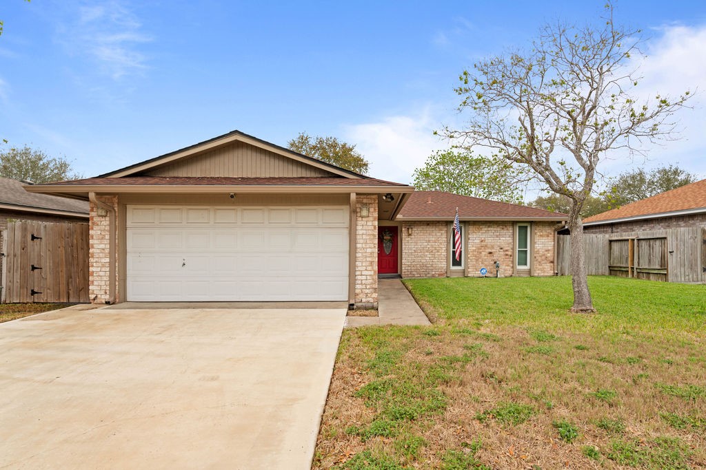 2209 Meadowwalk Dr Property Photo 1