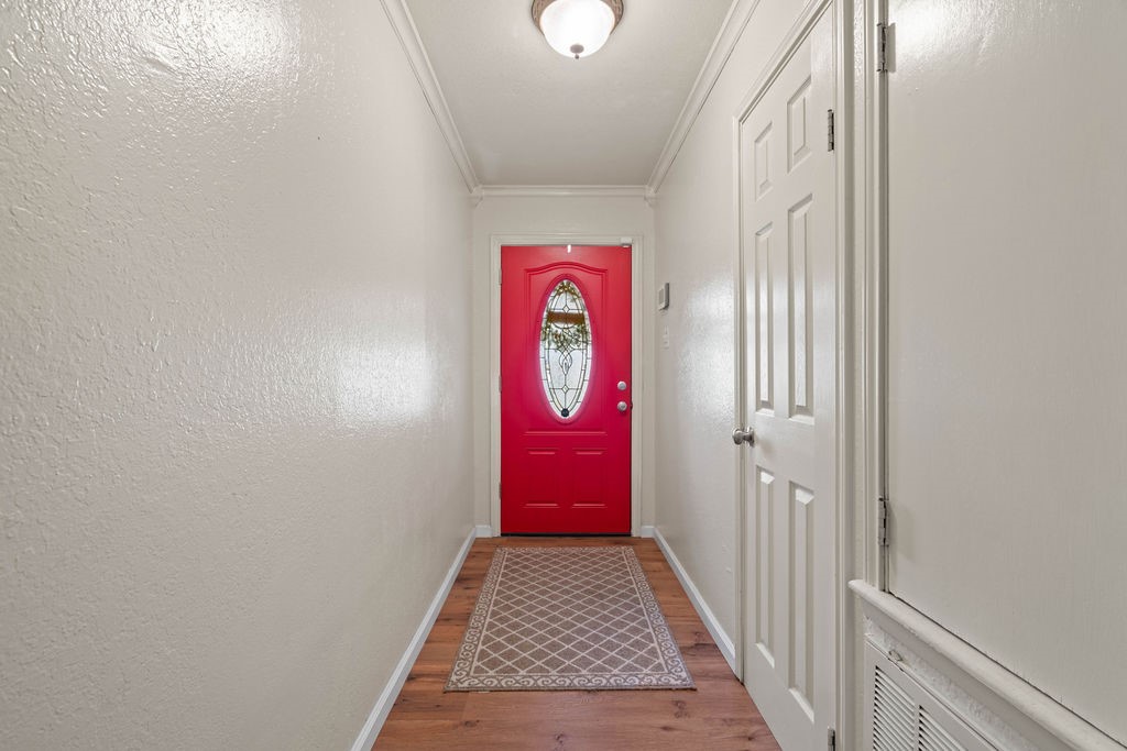 2209 Meadowwalk Dr Property Photo 4