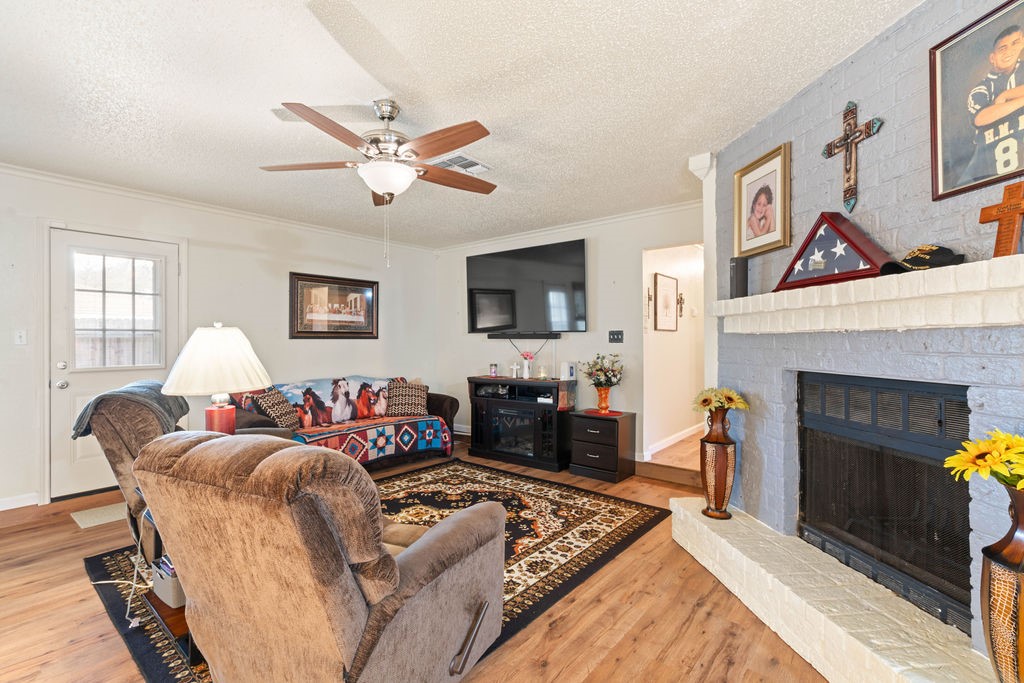 2209 Meadowwalk Dr Property Photo 8