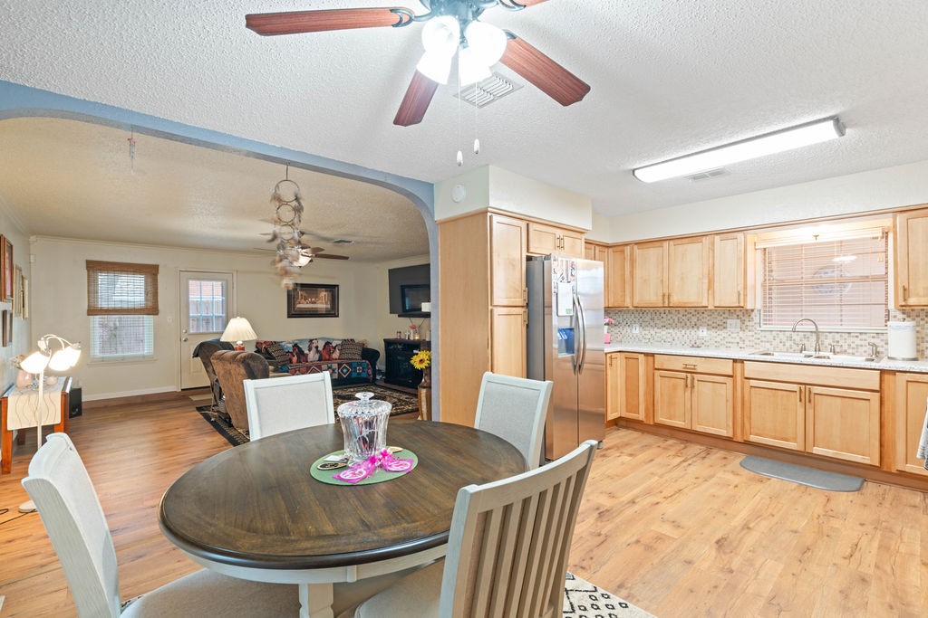 2209 Meadowwalk Dr Property Photo 11