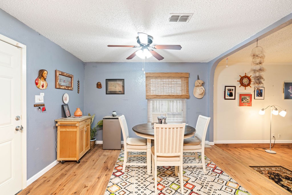 2209 Meadowwalk Dr Property Photo 13