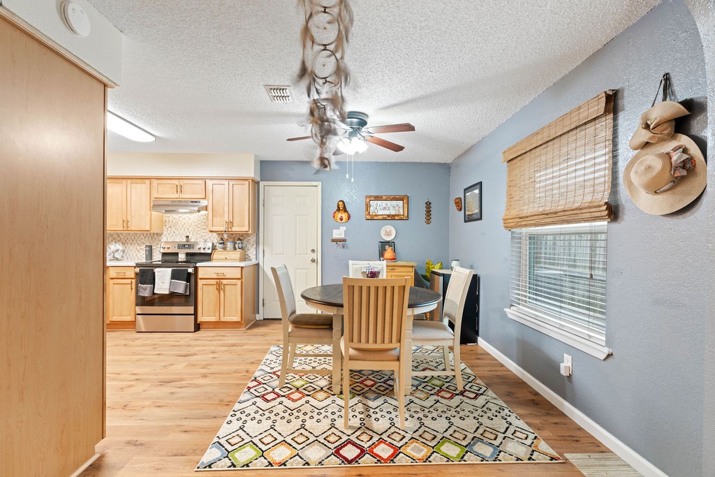2209 Meadowwalk Dr Property Photo 15