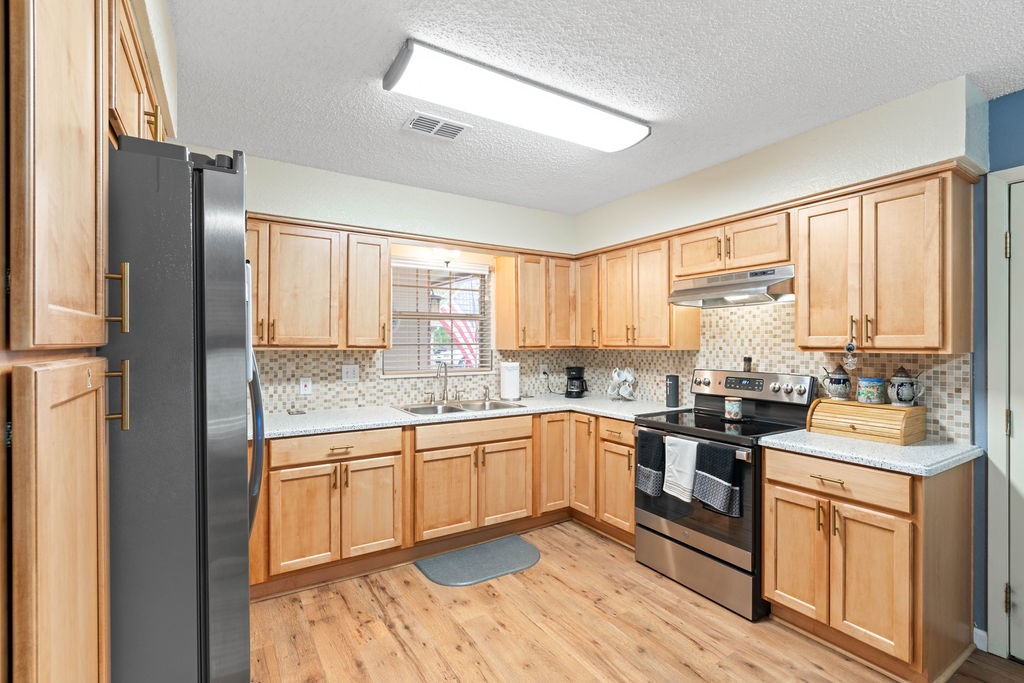 2209 Meadowwalk Dr Property Photo 17